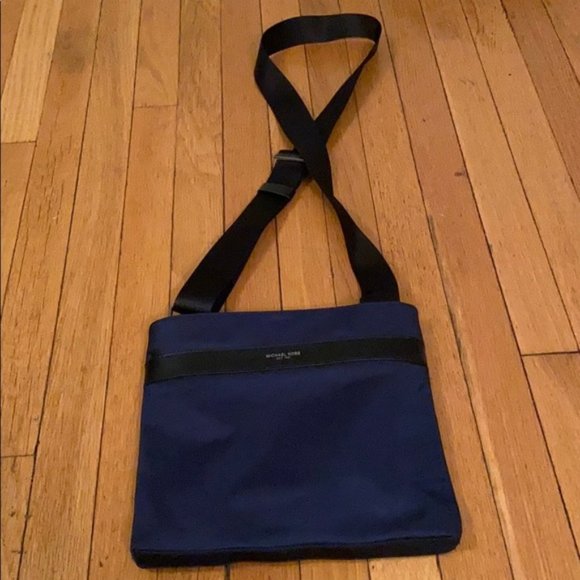 Michael Kors Handbags - Michael Kors Bag, gorgeous!!